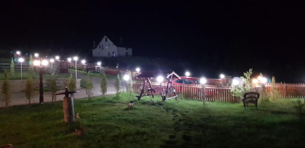 Pensiunea Zana Muntilor Piatra Fantanele Exterior photo