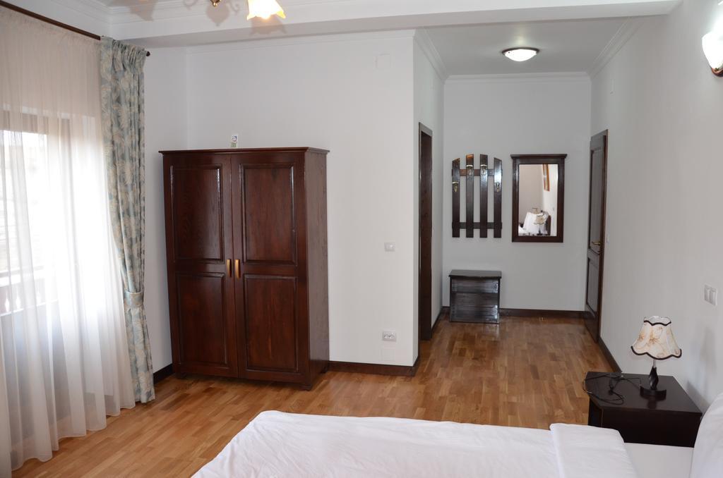 Pensiunea Zana Muntilor Piatra Fantanele Exterior photo