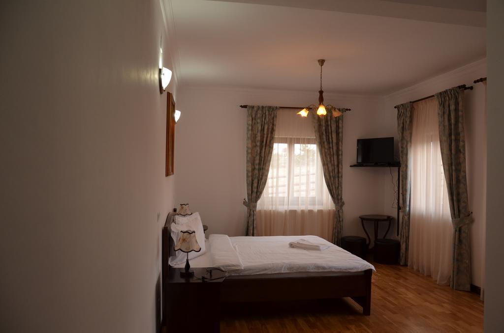 Pensiunea Zana Muntilor Piatra Fantanele Exterior photo