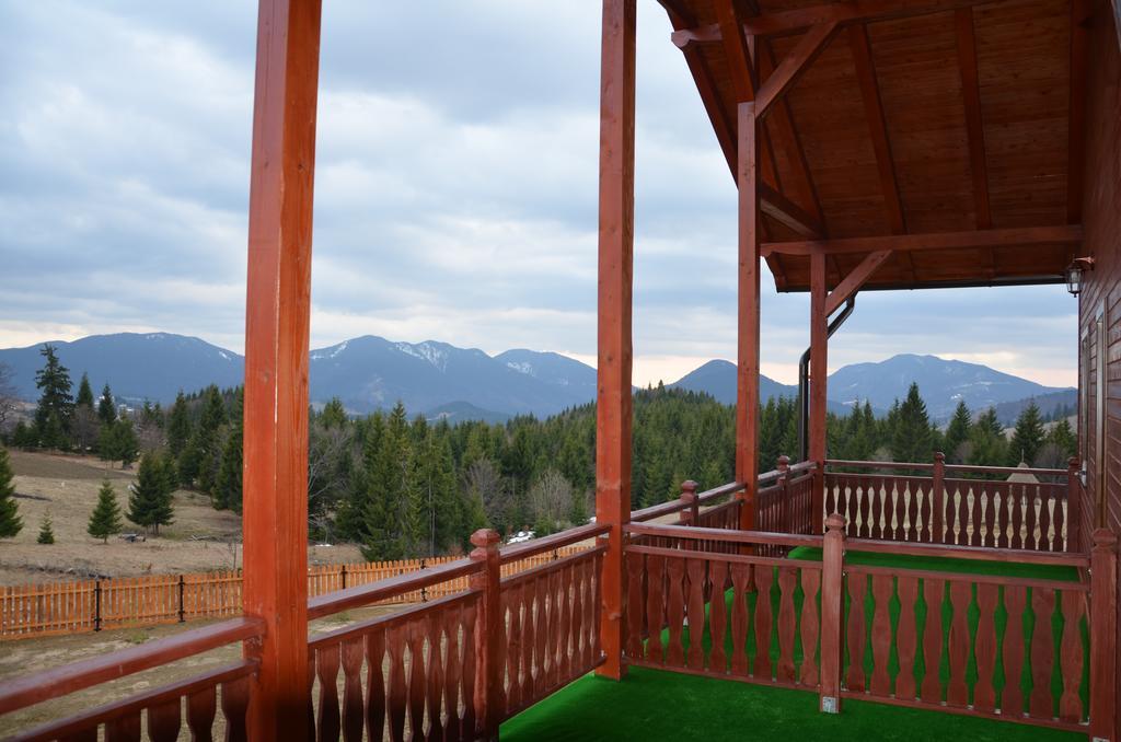Pensiunea Zana Muntilor Piatra Fantanele Exterior photo
