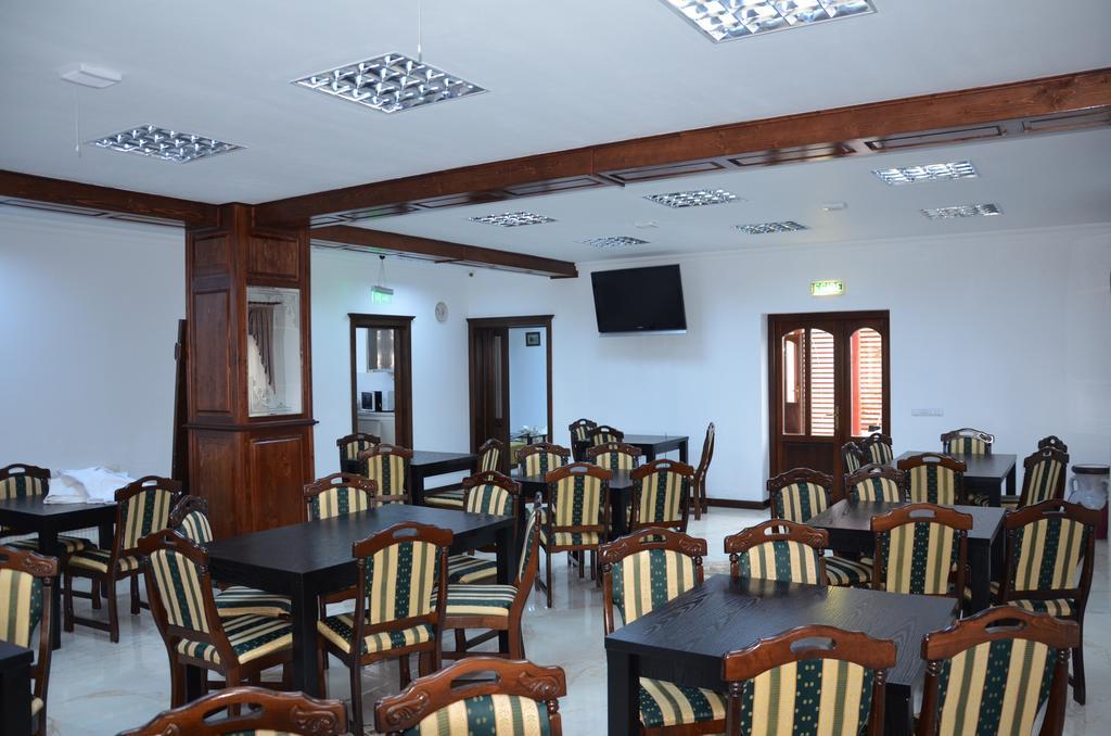 Pensiunea Zana Muntilor Piatra Fantanele Exterior photo