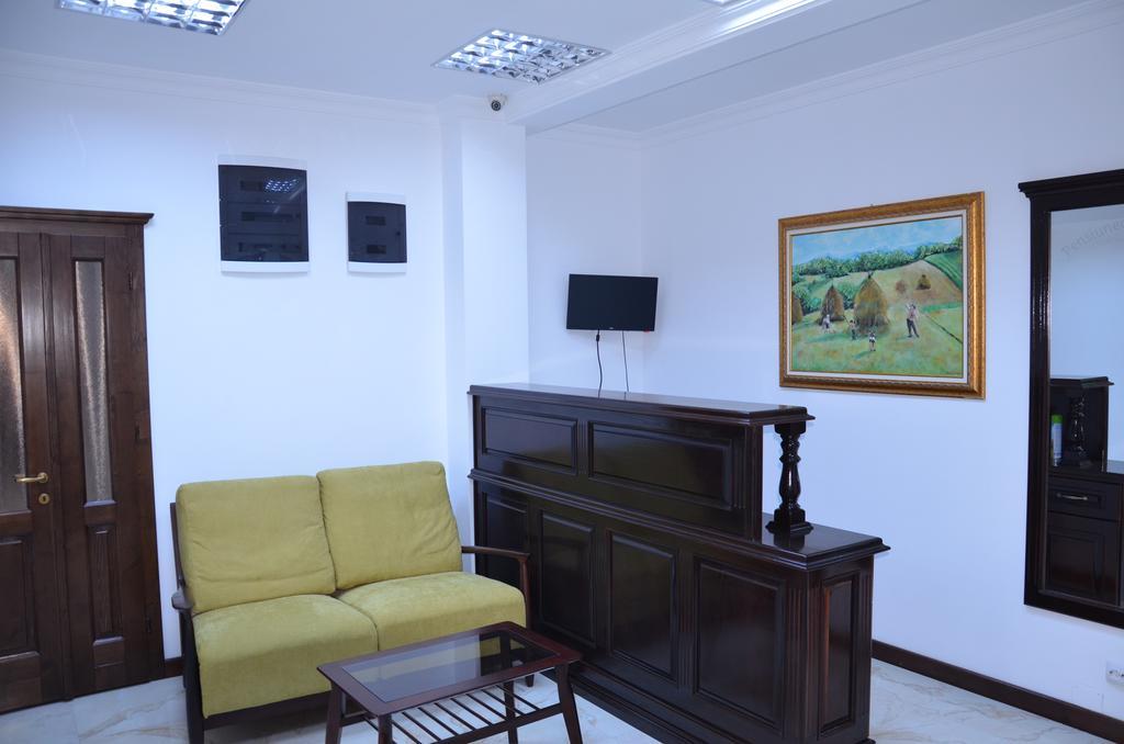 Pensiunea Zana Muntilor Piatra Fantanele Exterior photo