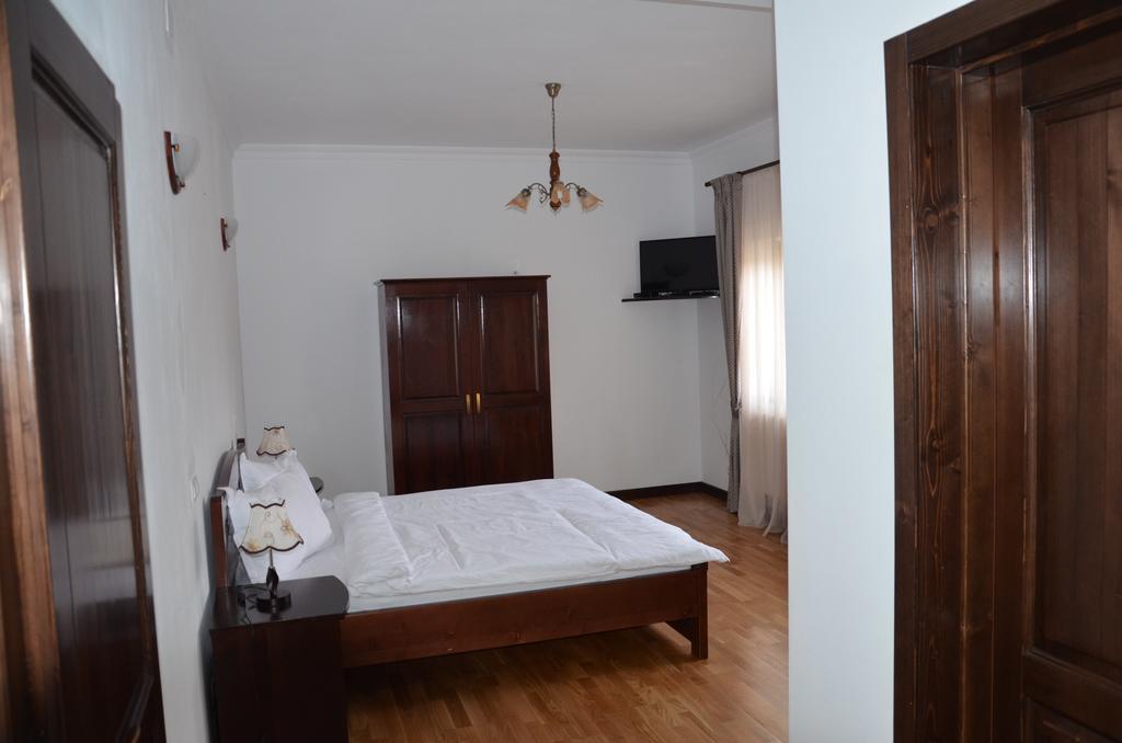 Pensiunea Zana Muntilor Piatra Fantanele Exterior photo
