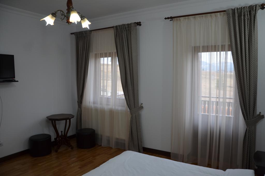 Pensiunea Zana Muntilor Piatra Fantanele Exterior photo