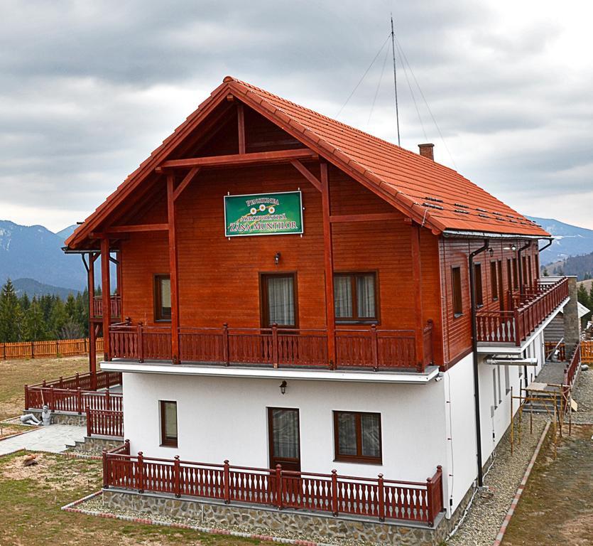 Pensiunea Zana Muntilor Piatra Fantanele Exterior photo