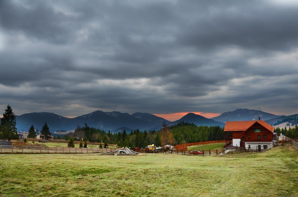 Pensiunea Zana Muntilor Piatra Fantanele Exterior photo