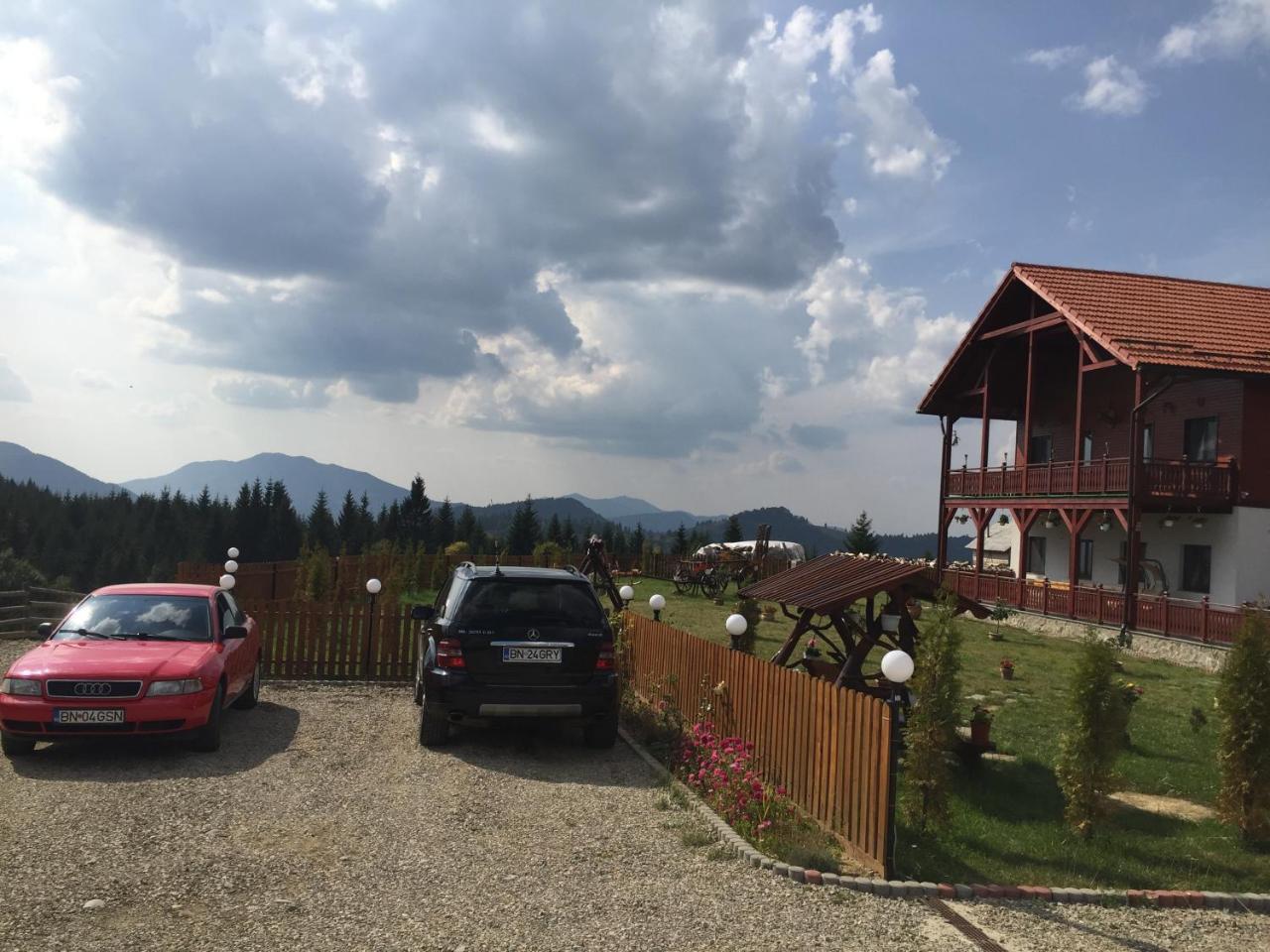 Pensiunea Zana Muntilor Piatra Fantanele Exterior photo