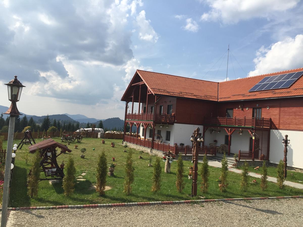 Pensiunea Zana Muntilor Piatra Fantanele Exterior photo