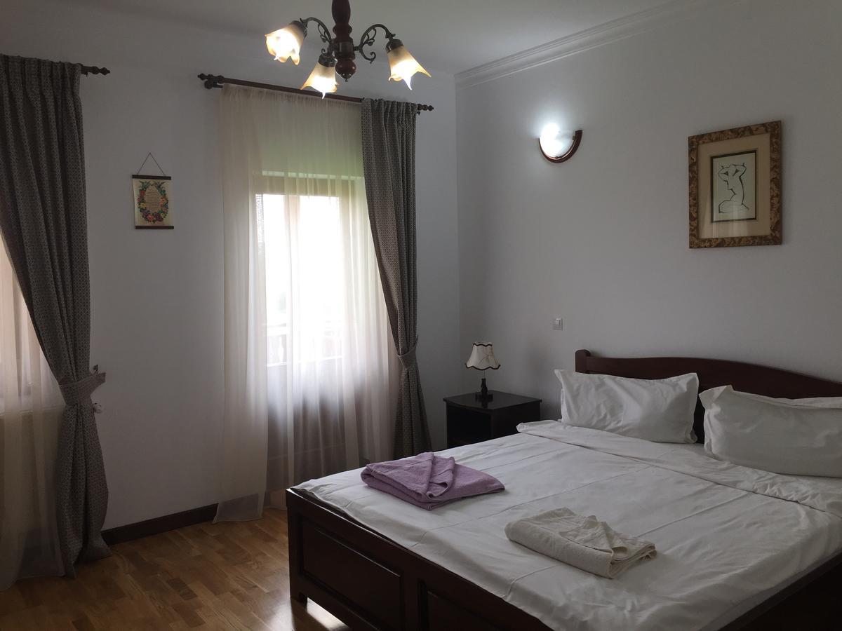Pensiunea Zana Muntilor Piatra Fantanele Exterior photo