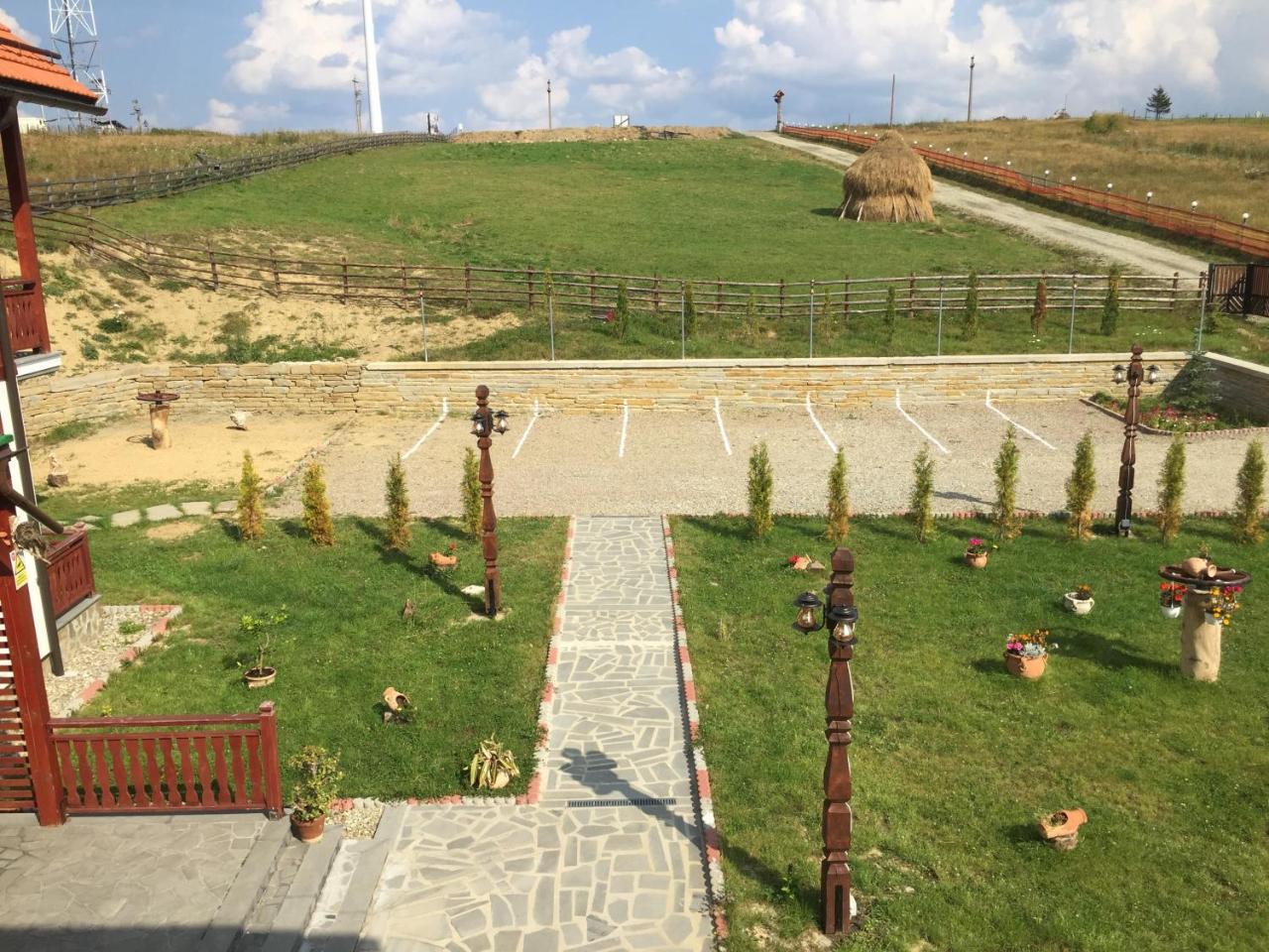 Pensiunea Zana Muntilor Piatra Fantanele Exterior photo