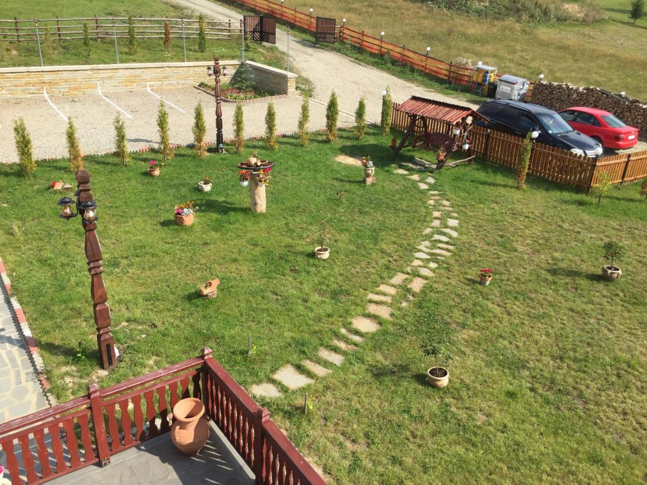 Pensiunea Zana Muntilor Piatra Fantanele Exterior photo