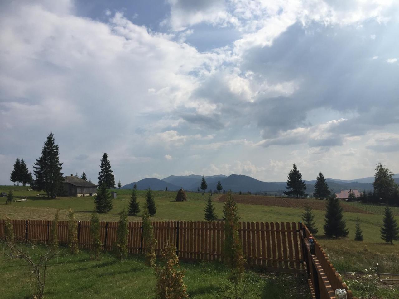 Pensiunea Zana Muntilor Piatra Fantanele Exterior photo