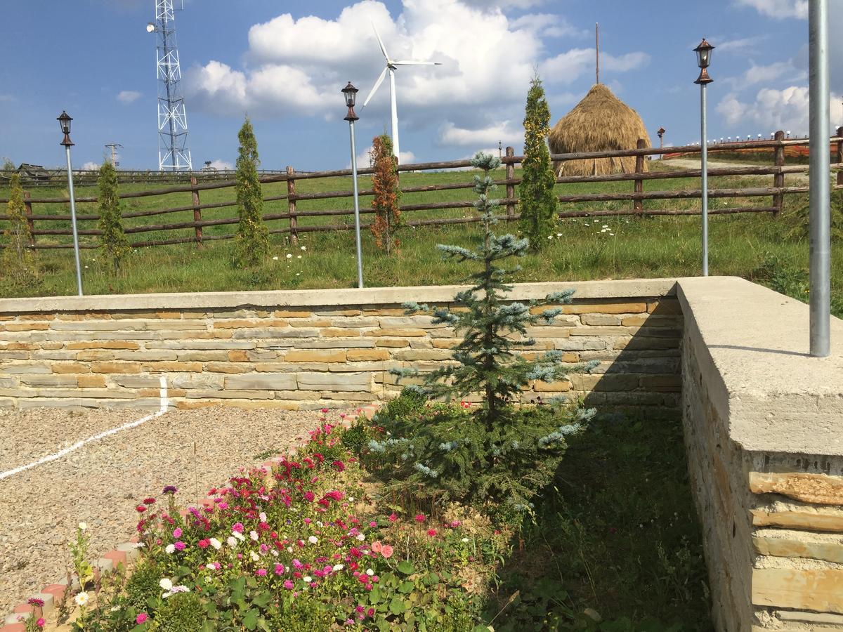 Pensiunea Zana Muntilor Piatra Fantanele Exterior photo