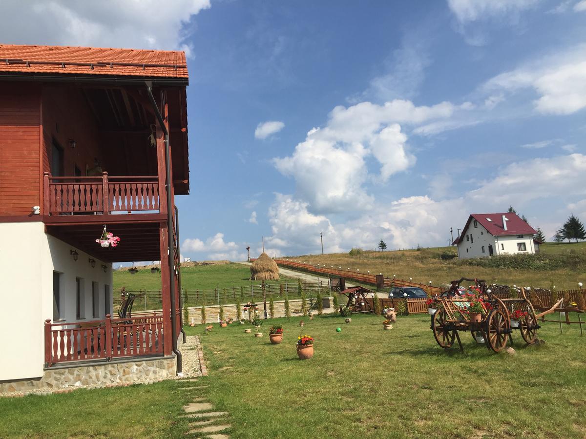 Pensiunea Zana Muntilor Piatra Fantanele Exterior photo