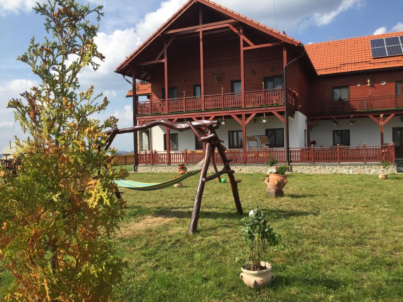 Pensiunea Zana Muntilor Piatra Fantanele Exterior photo